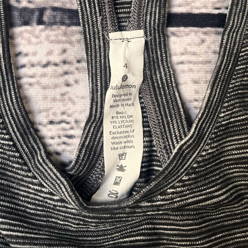 Lululemon Razor Back Tank Size 4 - Picture 3 of 4